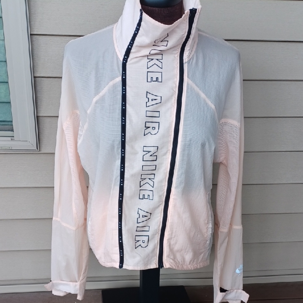 Nike Women's Peach-colored Lightweight Jacket, Size S